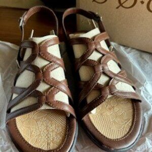 B.O.C. Womens Sandals Brown Size 9 New in Box